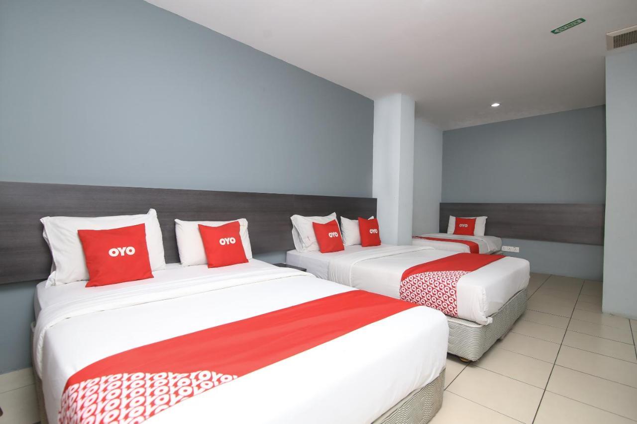 Oyo 90136 Jumbo Inn Kuching Dış mekan fotoğraf