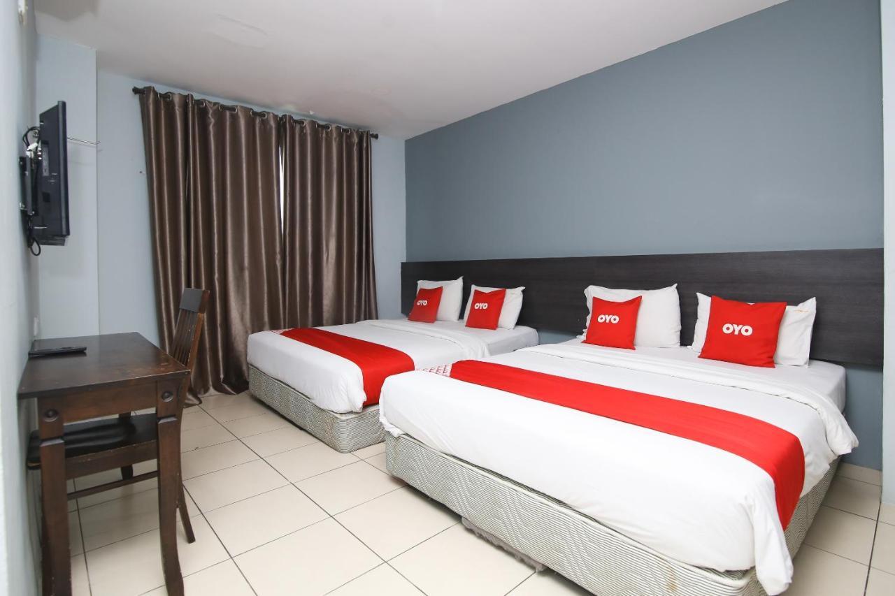 Oyo 90136 Jumbo Inn Kuching Dış mekan fotoğraf