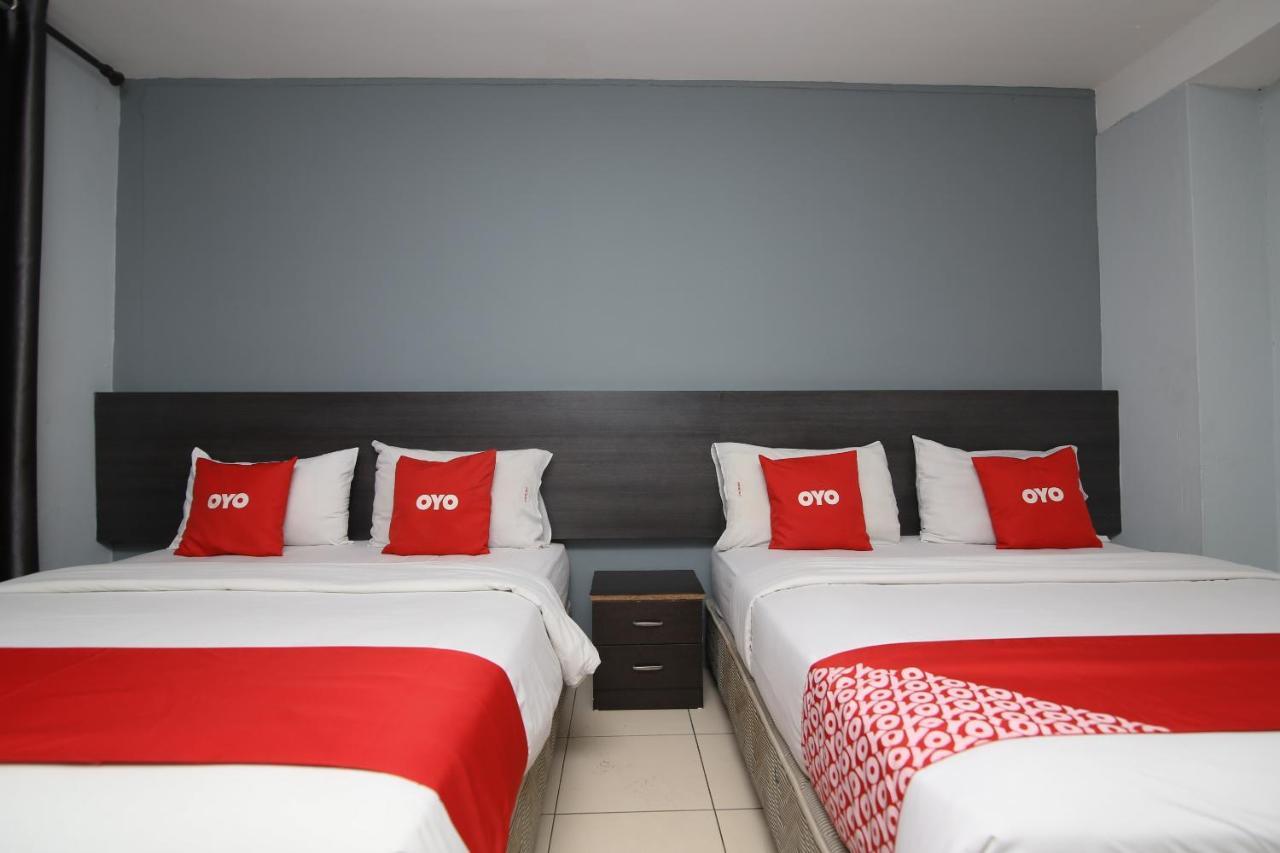 Oyo 90136 Jumbo Inn Kuching Dış mekan fotoğraf