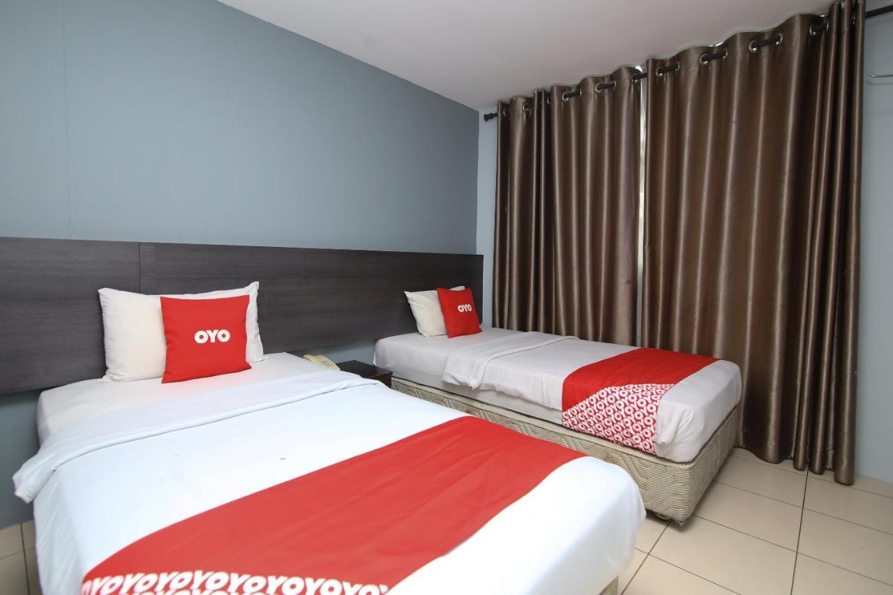 Oyo 90136 Jumbo Inn Kuching Dış mekan fotoğraf